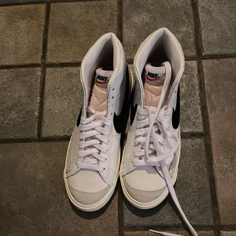 nike blazers BRAND NEW!!